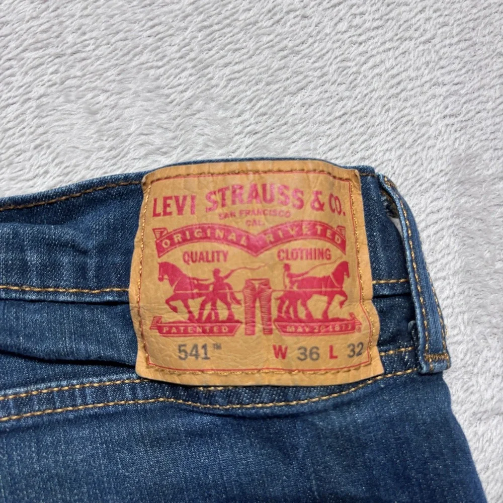 Levi's Jeans Mens 36x32 (Fits 36x31) 541 Athletic Taper Blue Stretch EUC